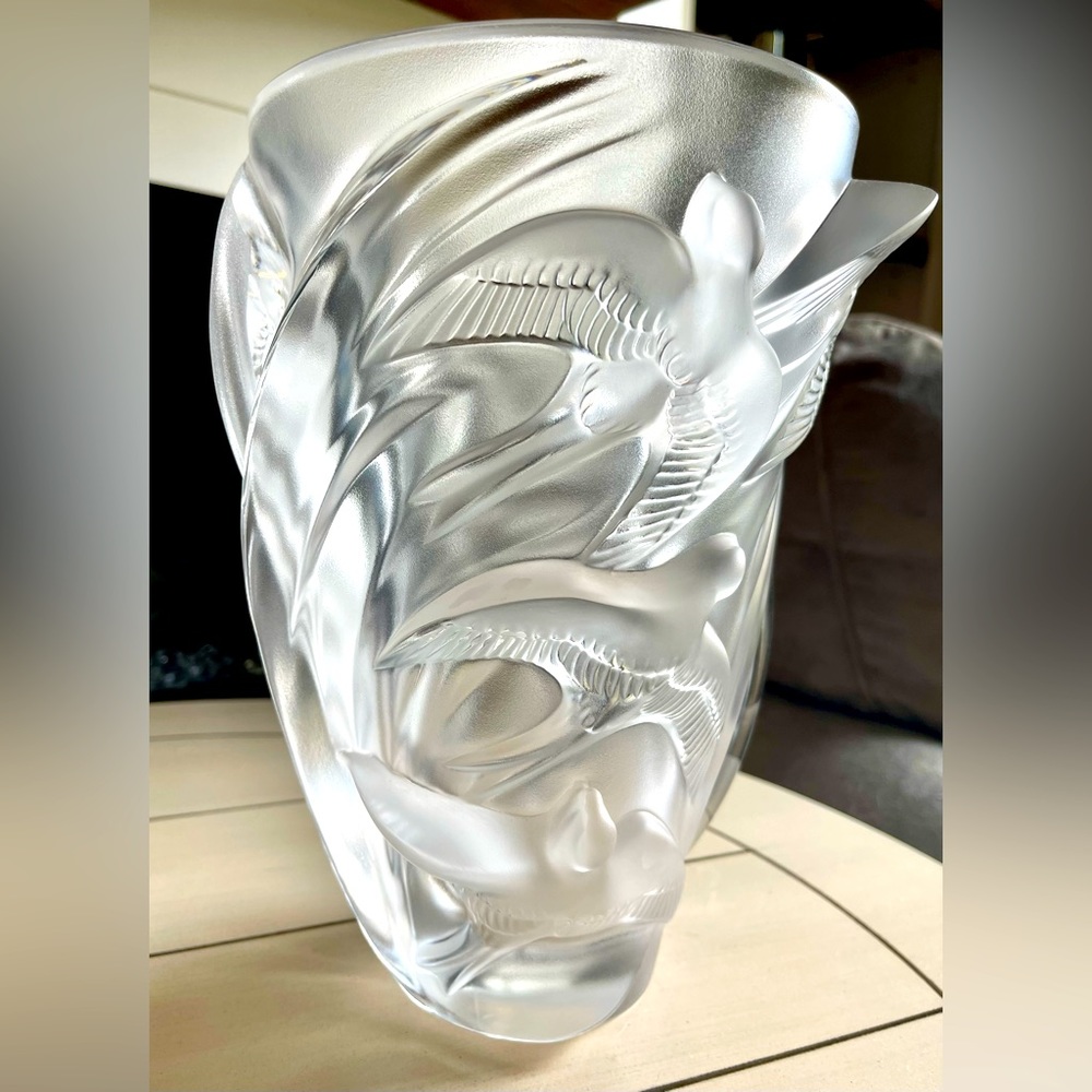 LALIQUE Martinets Art Glass Frosted Crystal Sparrow Vase
